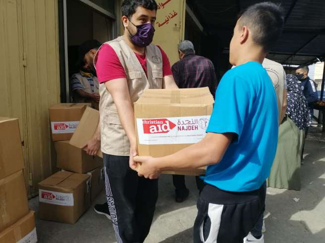 Association Najdeh providing food parcels in Lebanon