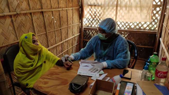 Dr. Mohammad Aowfee Khan giving medical support in Rohingya camp